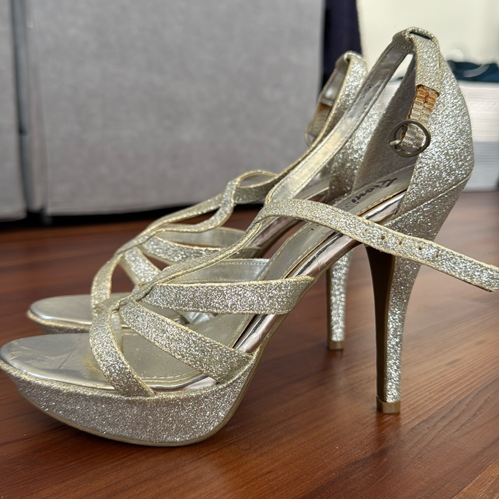 Fioni Night silver sparkle heels | Size: 7.5